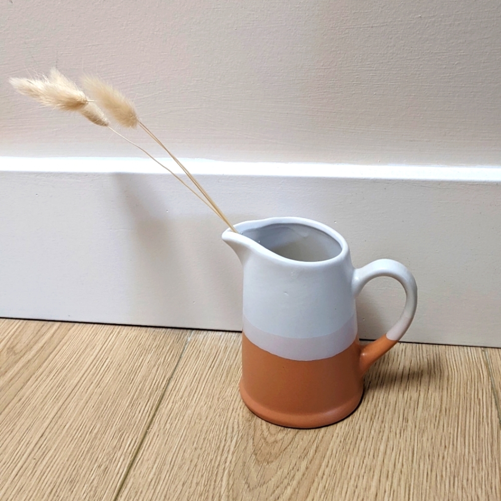 3 tone ceramic vase w/ 3 bunny tails